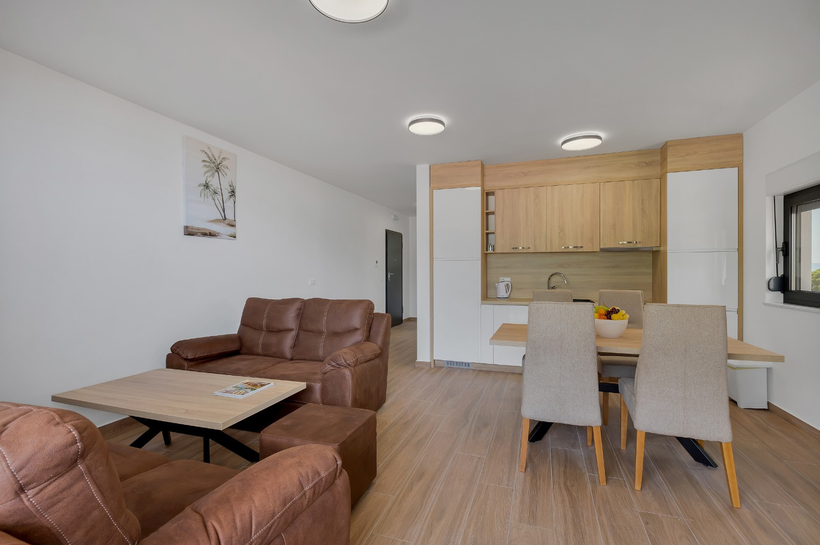 Apartmani Lux in Tučepi - Pogled na more, parking, garaža i potpuna opremljenost za istinski odmor, Apartmani Lux in Tučepi s pogledom na more, liftom i garažom Tučepi